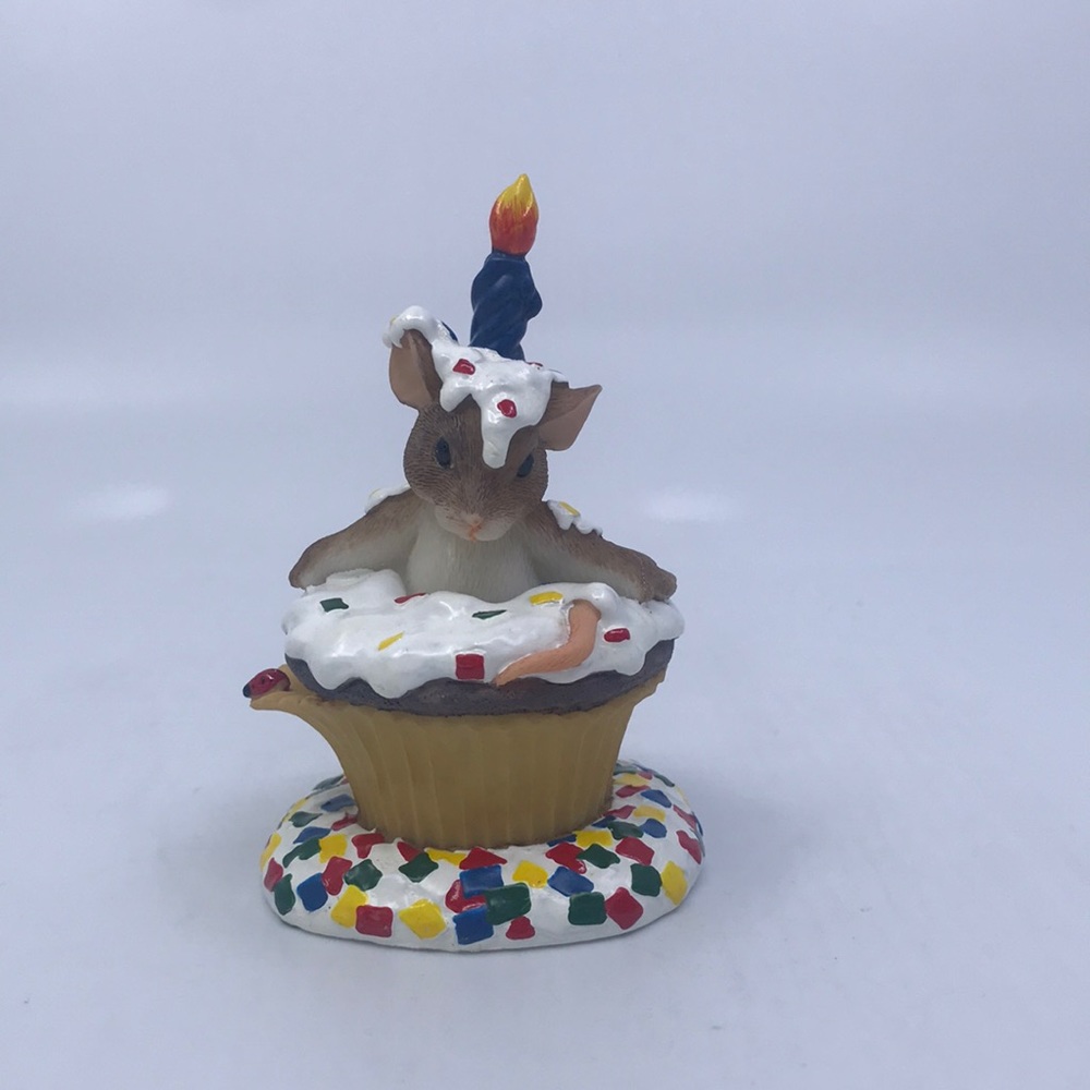 Fitz and Floyd Charming Tails Figurine “Happy Birthday Surprise”